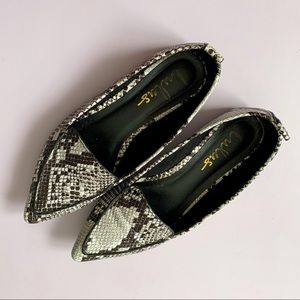 Lulu’s Snakeskin Loafers - 6.5
